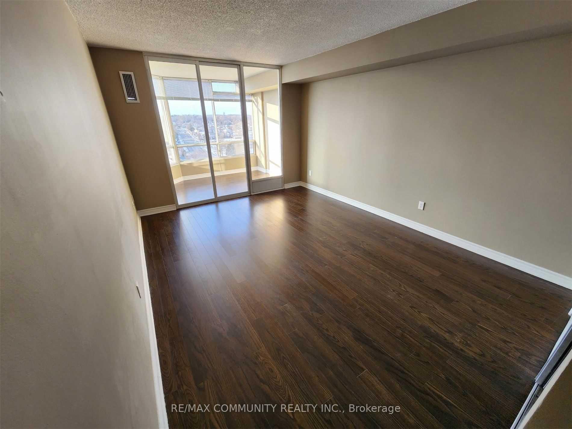 Photo 4 of Unit 1405, 26 Hanover Road, Brampton, Queen Street Corridor — HOMEH