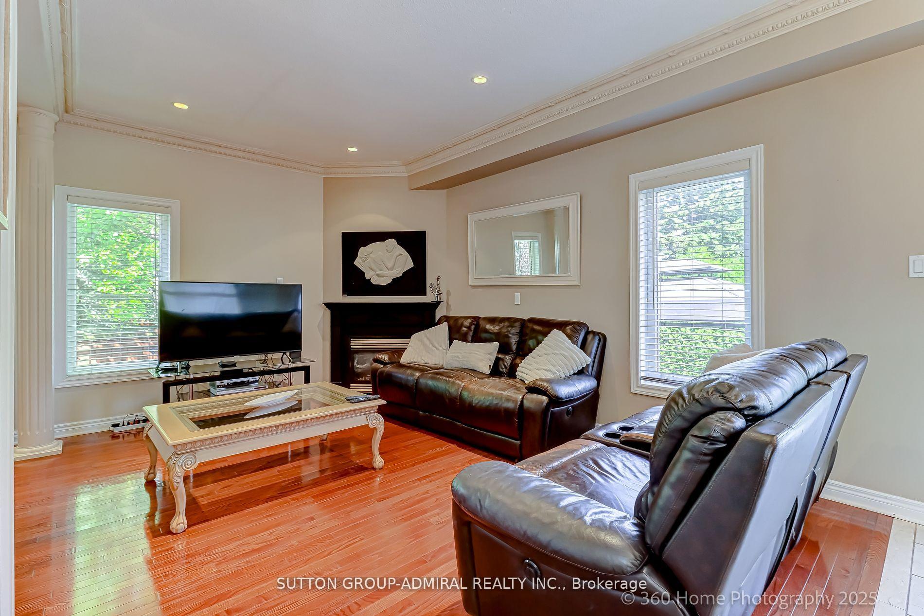 Photo 3 of 22 Karta Court, Vaughan, East Woodbridge — HOMEH