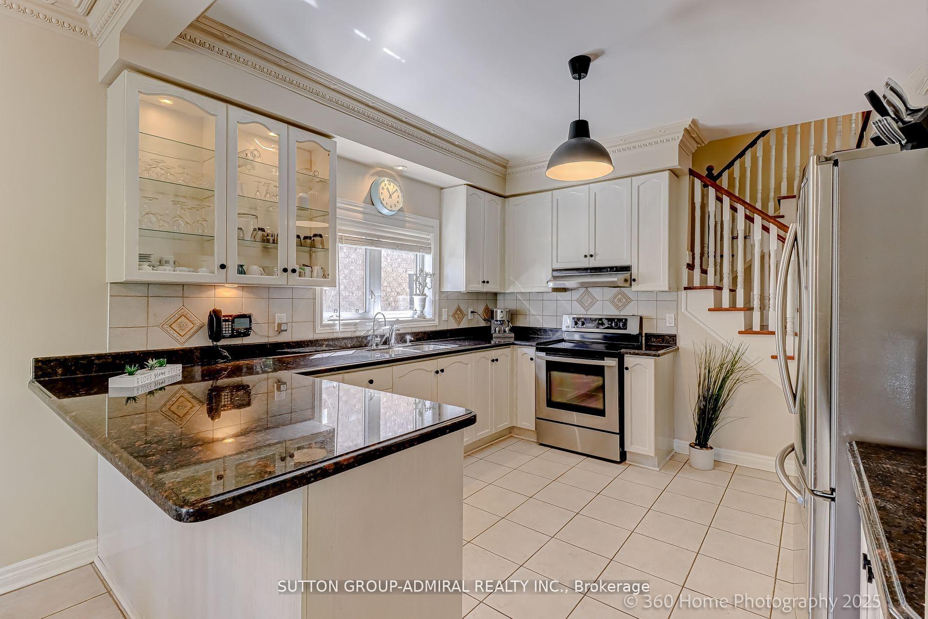 Photo 7 of 22 Karta Court, Vaughan, East Woodbridge — HOMEH
