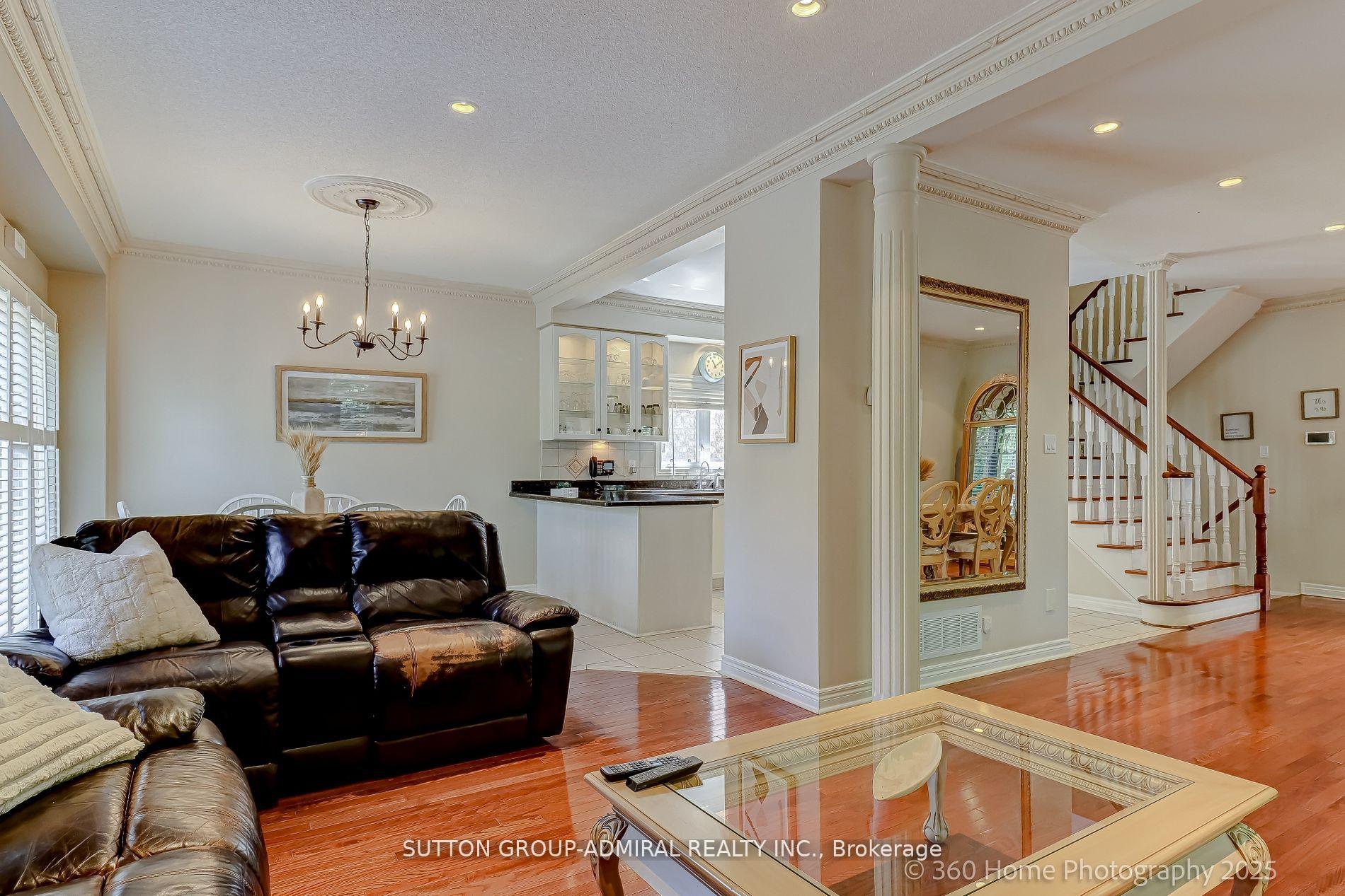 Photo 4 of 22 Karta Court, Vaughan, East Woodbridge — HOMEH