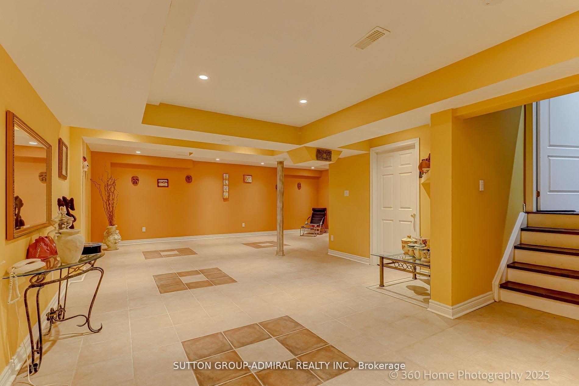 Photo 8 of 22 Karta Court, Vaughan, East Woodbridge — HOMEH