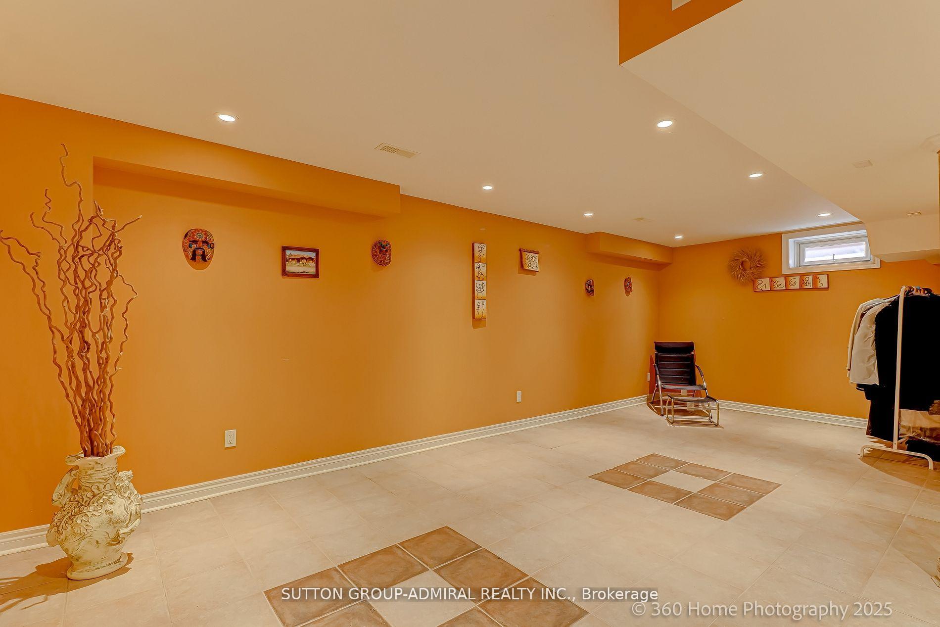 Photo 16 of 22 Karta Court, Vaughan, East Woodbridge — HOMEH