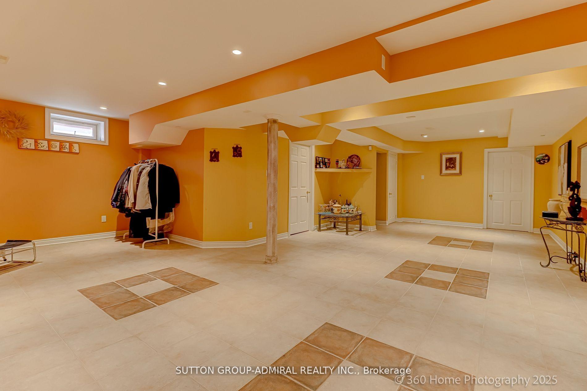 Photo 17 of 22 Karta Court, Vaughan, East Woodbridge — HOMEH
