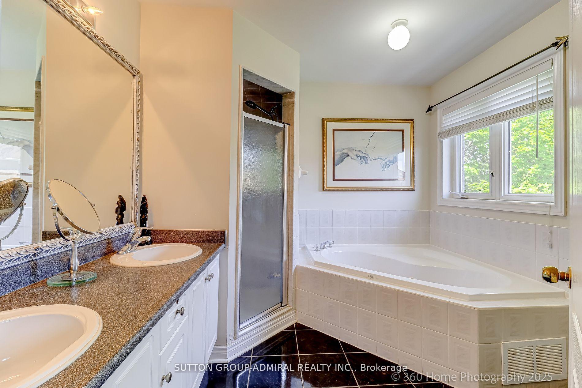 Photo 12 of 22 Karta Court, Vaughan, East Woodbridge — HOMEH
