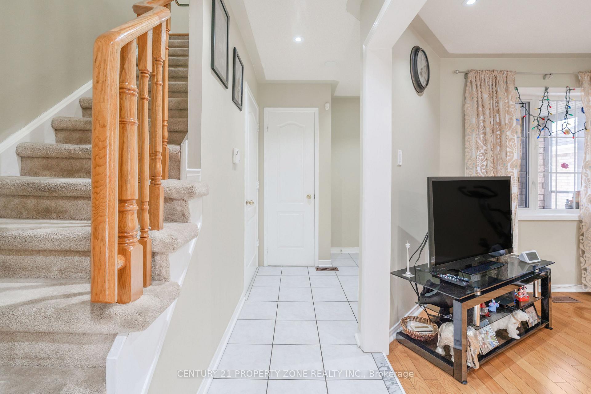 Photo 16 of 51 Bunchberry Way, Brampton, Sandringham-Wellington — HOMEH