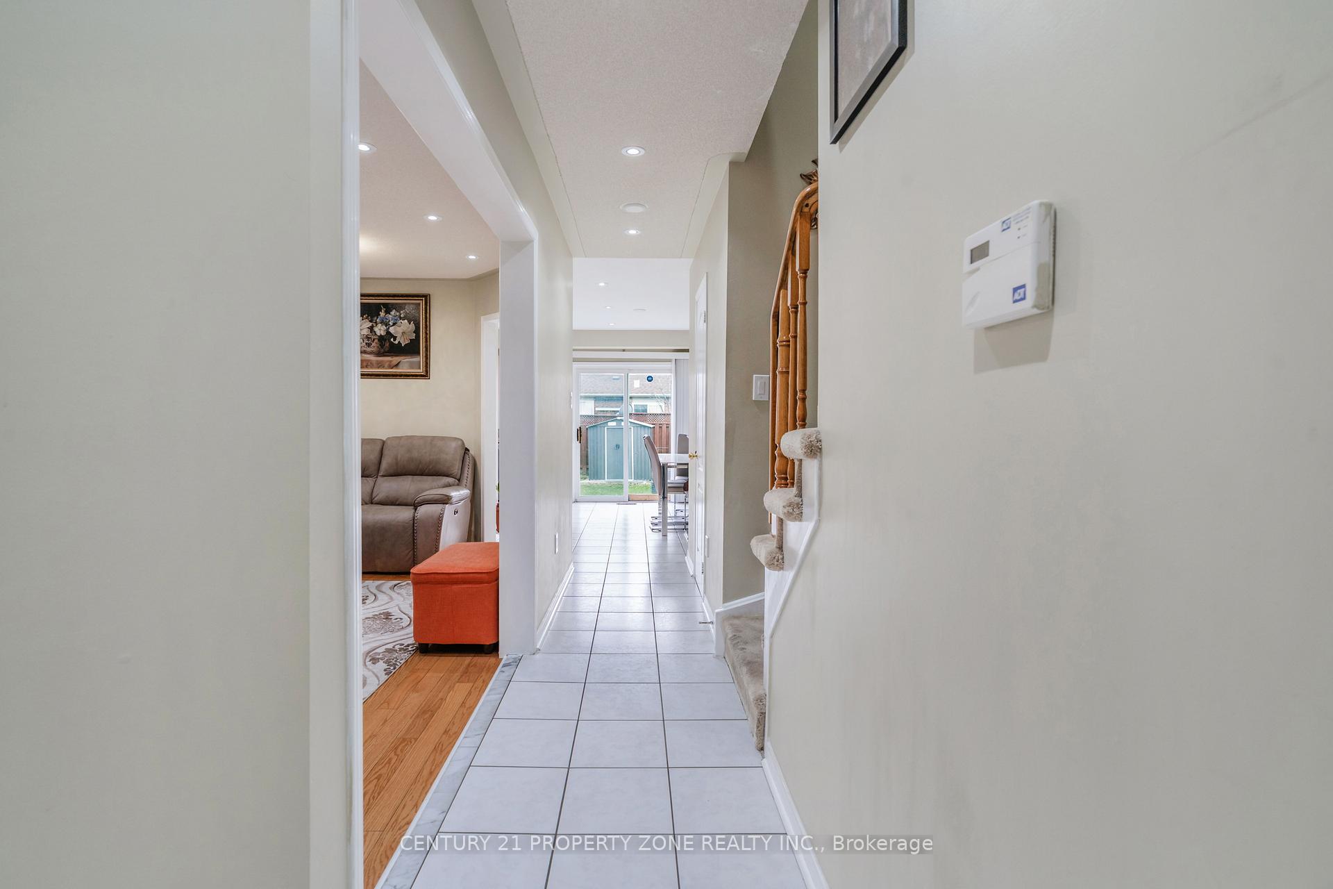 Photo 19 of 51 Bunchberry Way, Brampton, Sandringham-Wellington — HOMEH