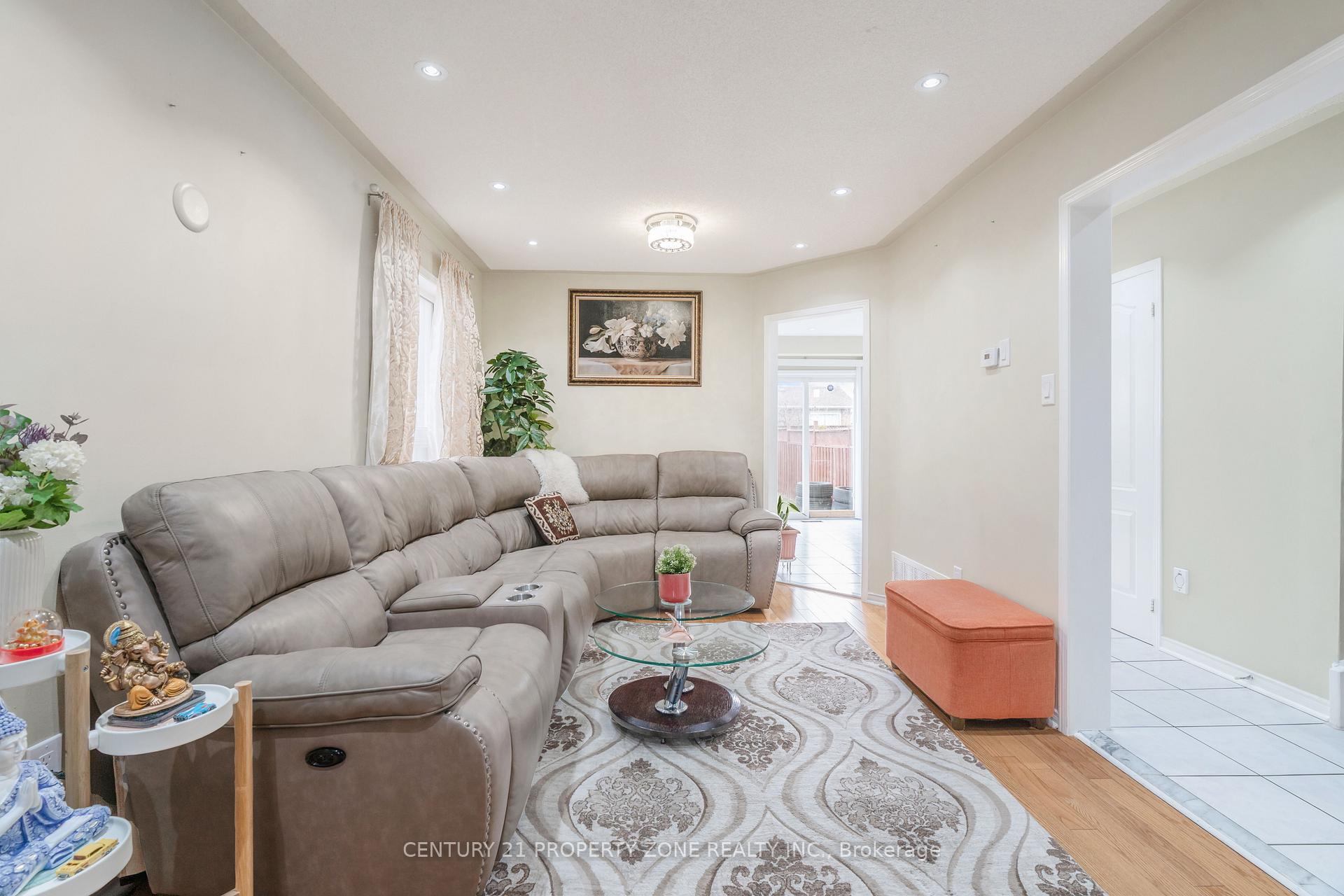 Photo 14 of 51 Bunchberry Way, Brampton, Sandringham-Wellington — HOMEH
