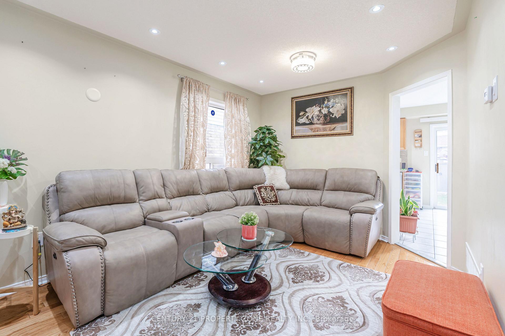Photo 13 of 51 Bunchberry Way, Brampton, Sandringham-Wellington — HOMEH