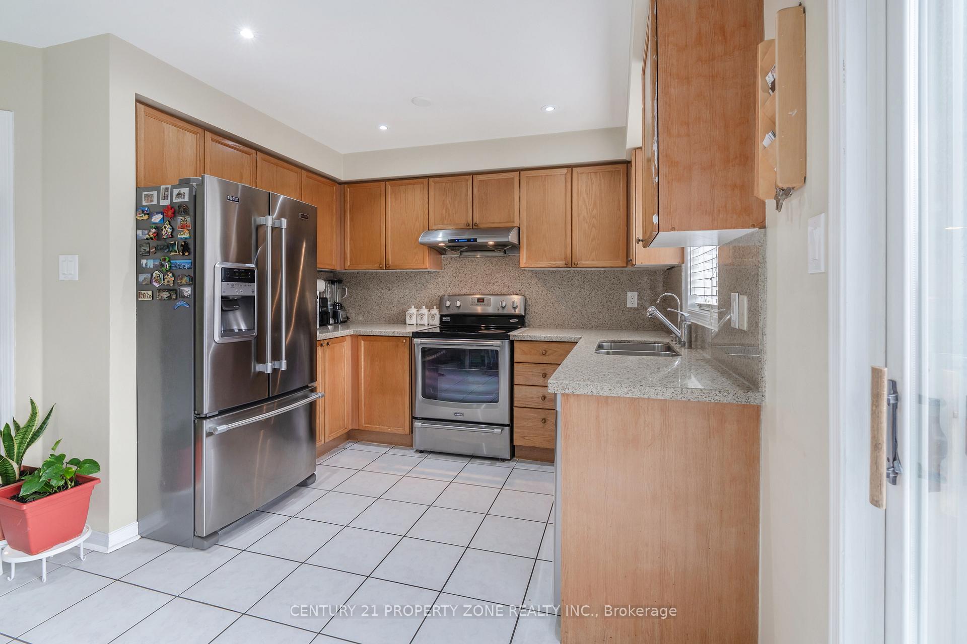 Photo 9 of 51 Bunchberry Way, Brampton, Sandringham-Wellington — HOMEH