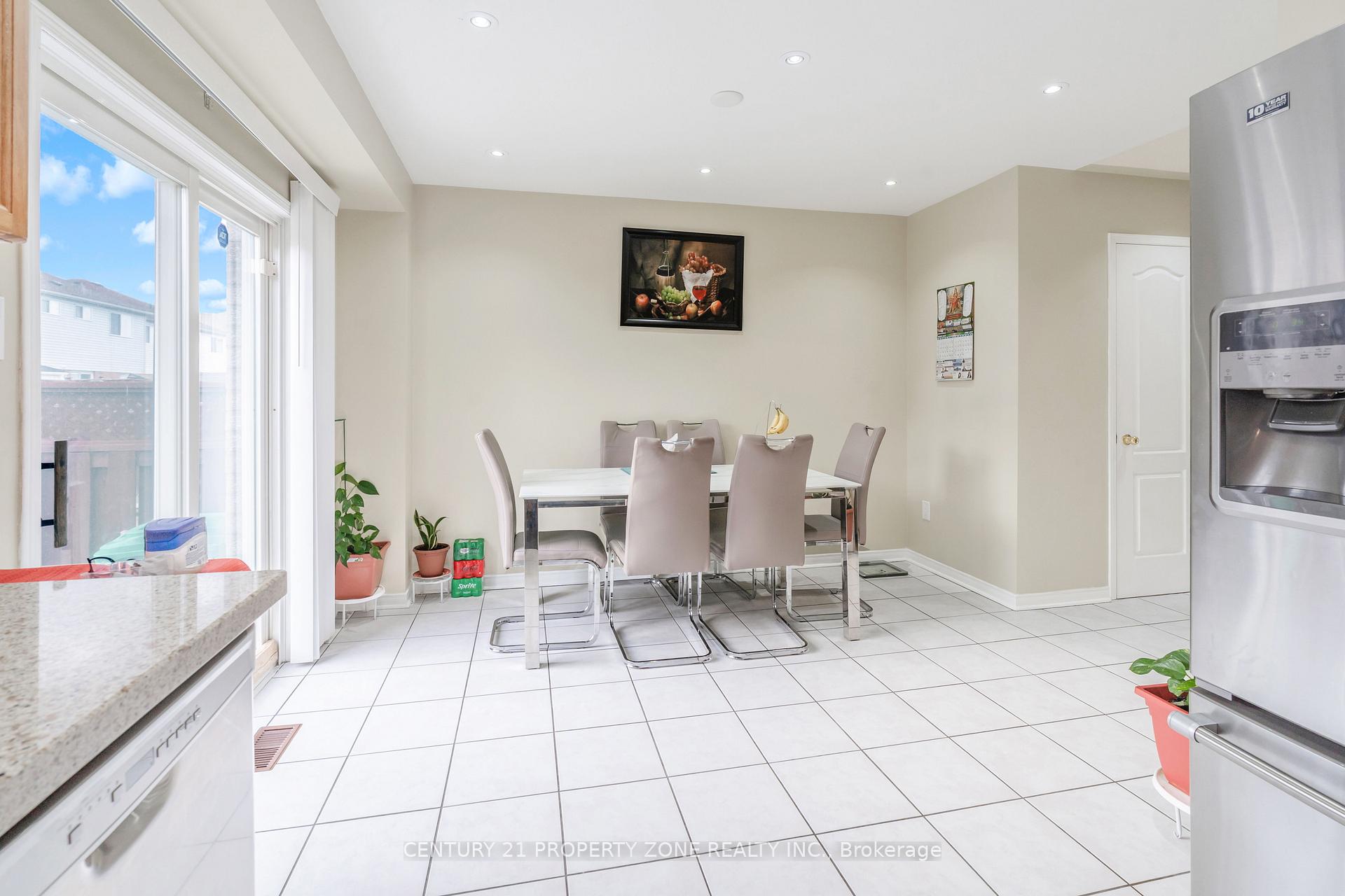 Photo 6 of 51 Bunchberry Way, Brampton, Sandringham-Wellington — HOMEH
