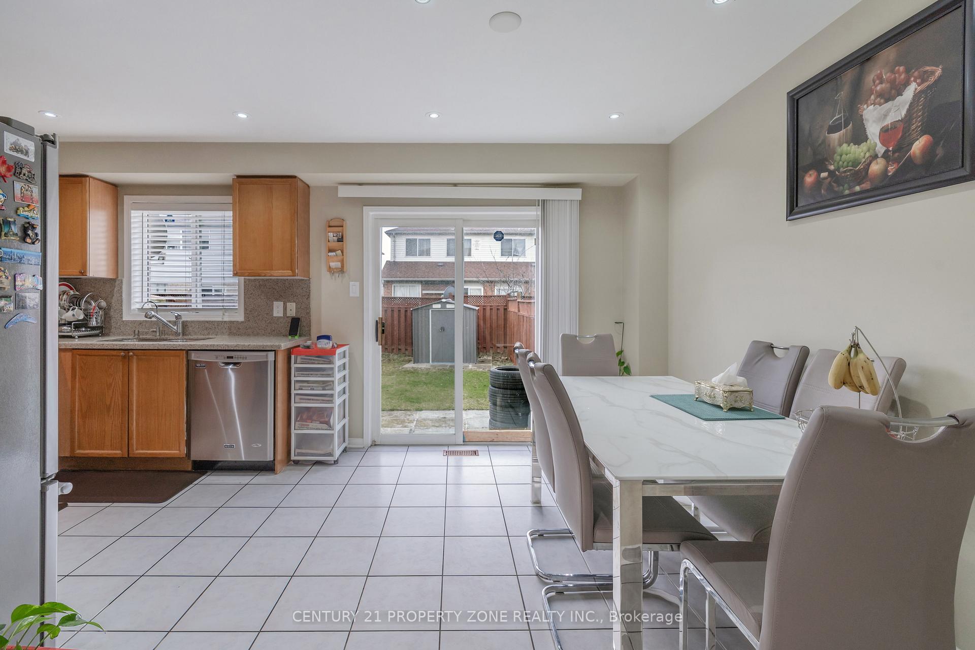Photo 17 of 51 Bunchberry Way, Brampton, Sandringham-Wellington — HOMEH