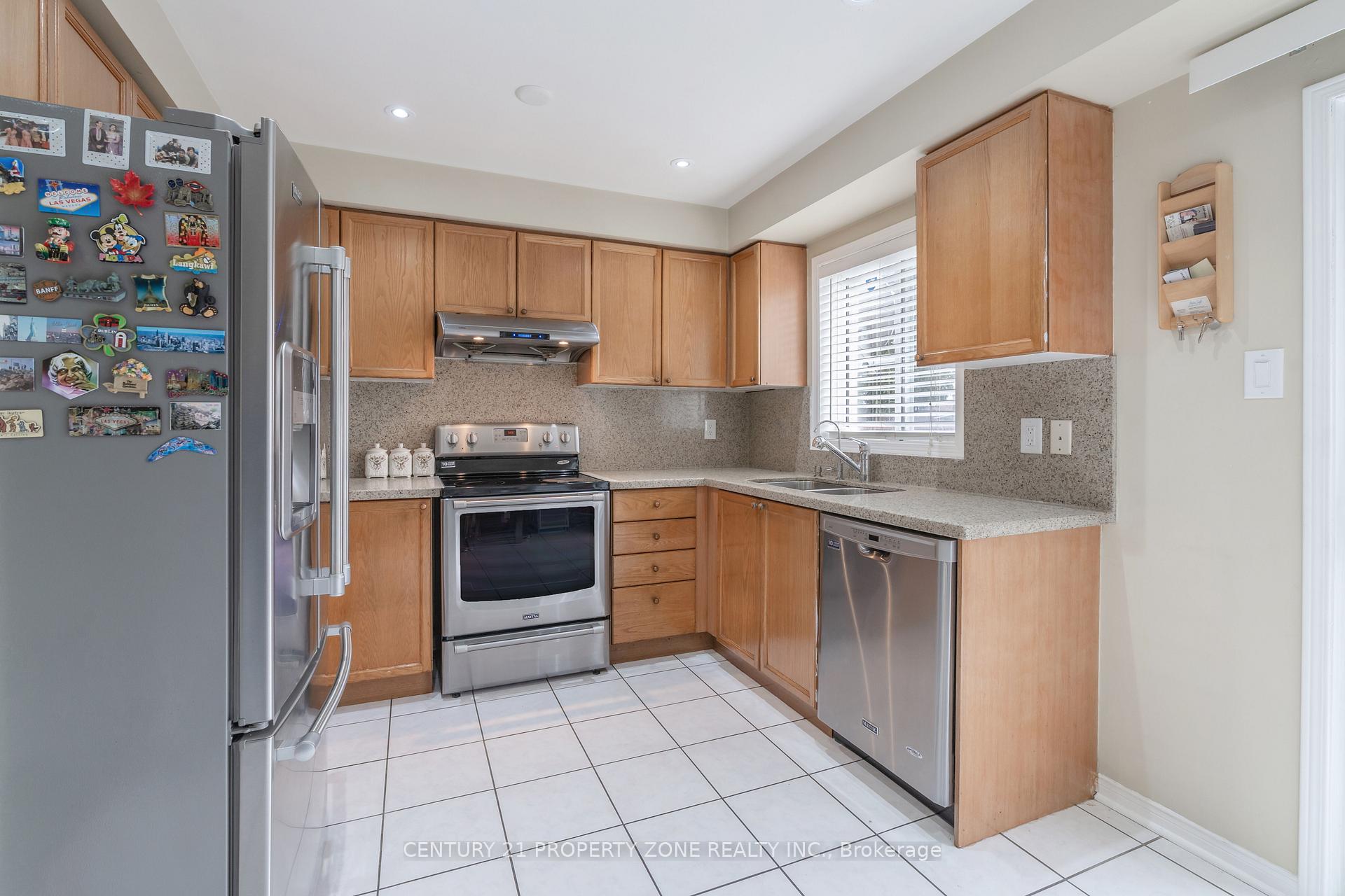 Photo 11 of 51 Bunchberry Way, Brampton, Sandringham-Wellington — HOMEH