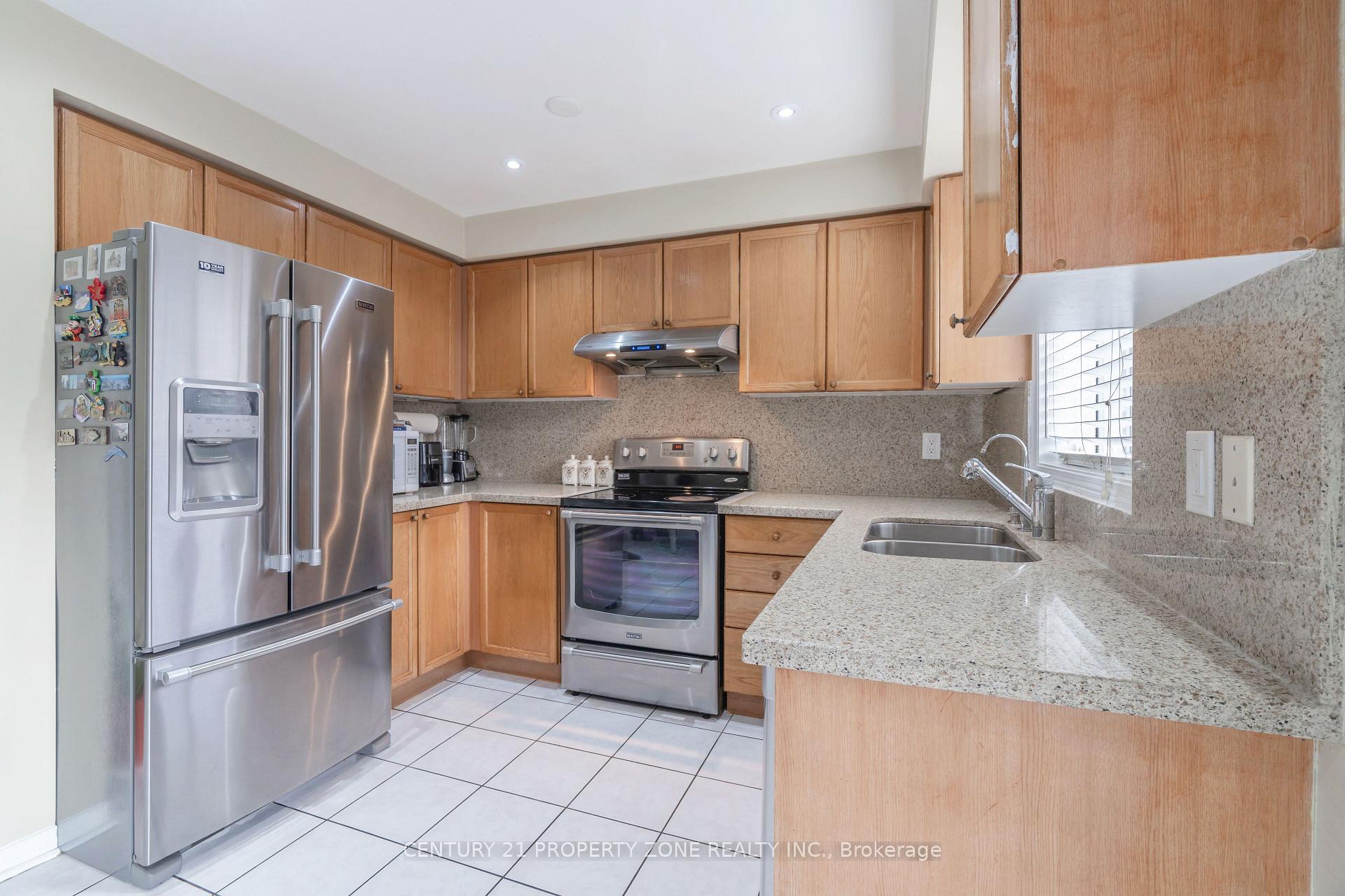 Photo 15 of 51 Bunchberry Way, Brampton, Sandringham-Wellington — HOMEH