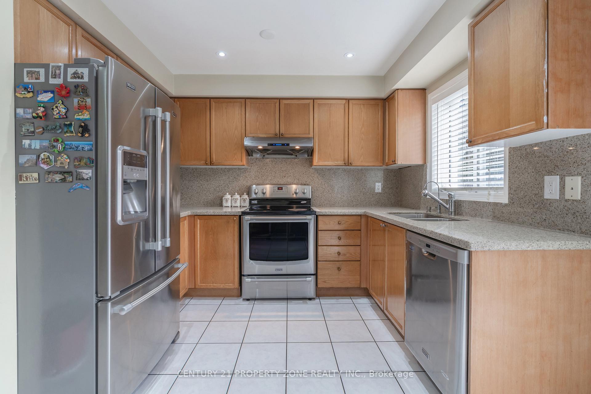 Photo 20 of 51 Bunchberry Way, Brampton, Sandringham-Wellington — HOMEH