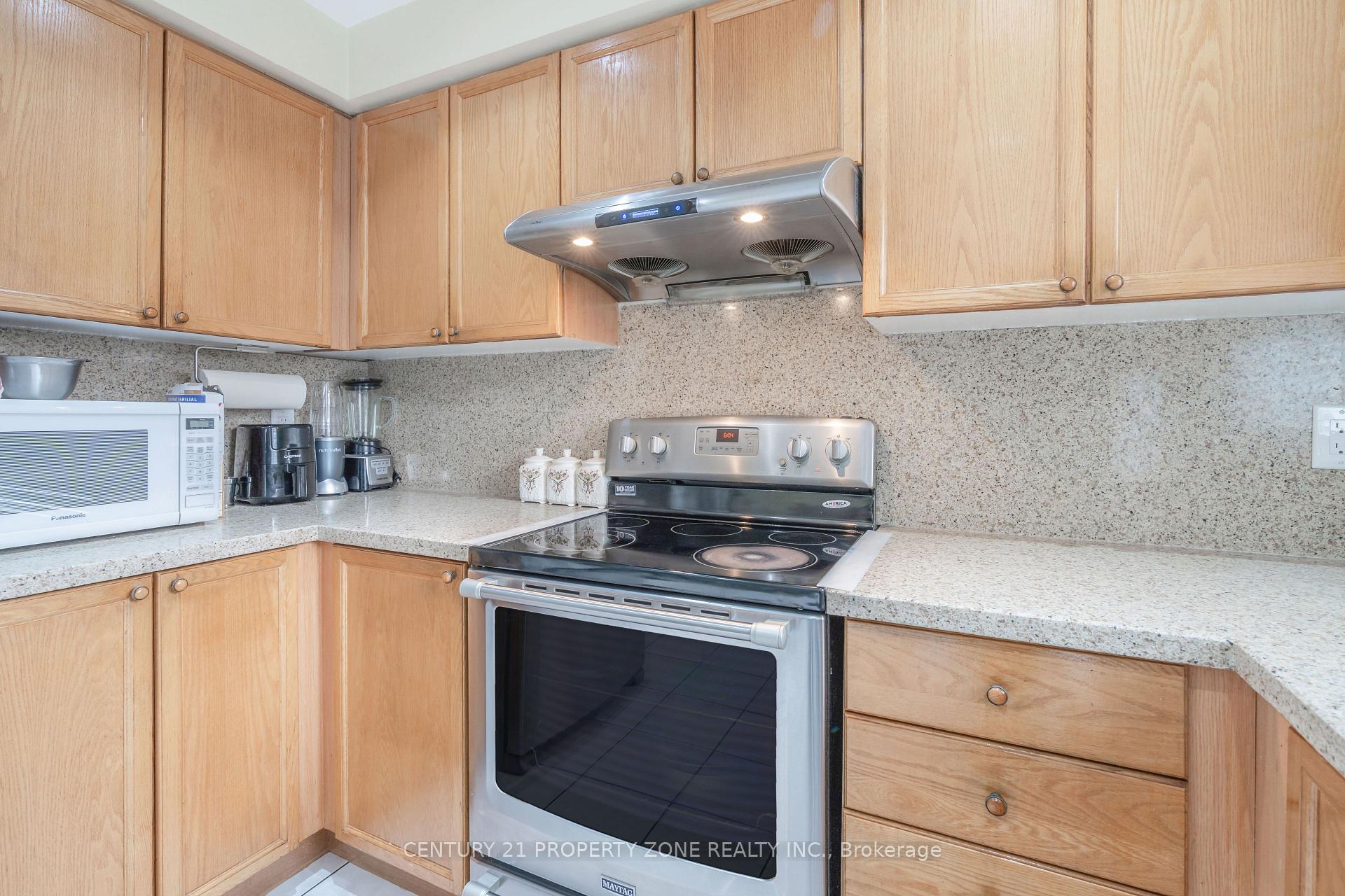 Photo 33 of 51 Bunchberry Way, Brampton, Sandringham-Wellington — HOMEH