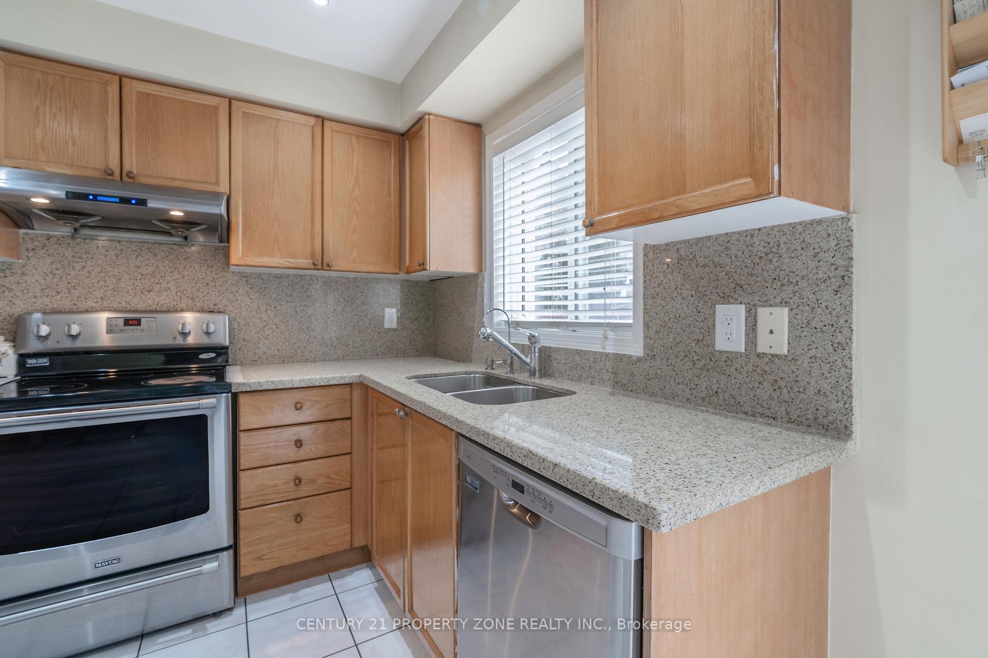 Photo 27 of 51 Bunchberry Way, Brampton, Sandringham-Wellington — HOMEH