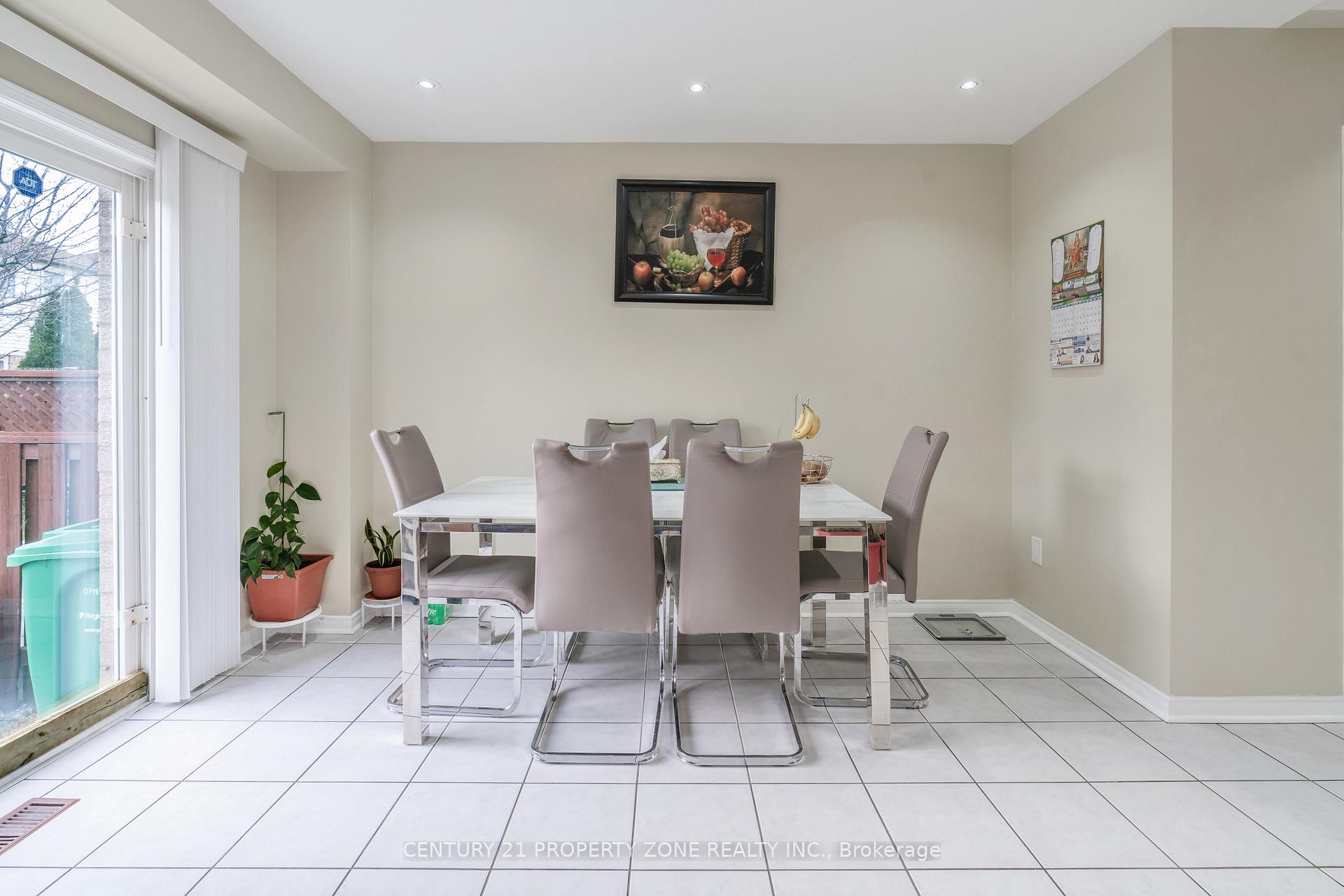 Photo 23 of 51 Bunchberry Way, Brampton, Sandringham-Wellington — HOMEH