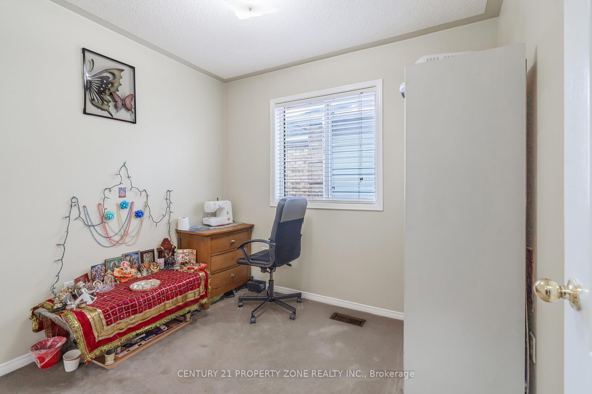 Photo 24 of 51 Bunchberry Way, Brampton, Sandringham-Wellington — HOMEH