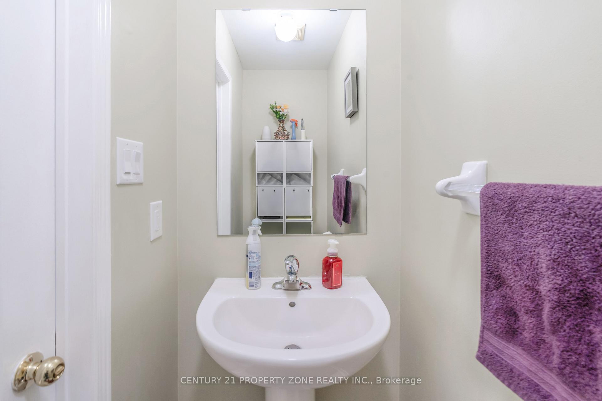 Photo 10 of 51 Bunchberry Way, Brampton, Sandringham-Wellington — HOMEH