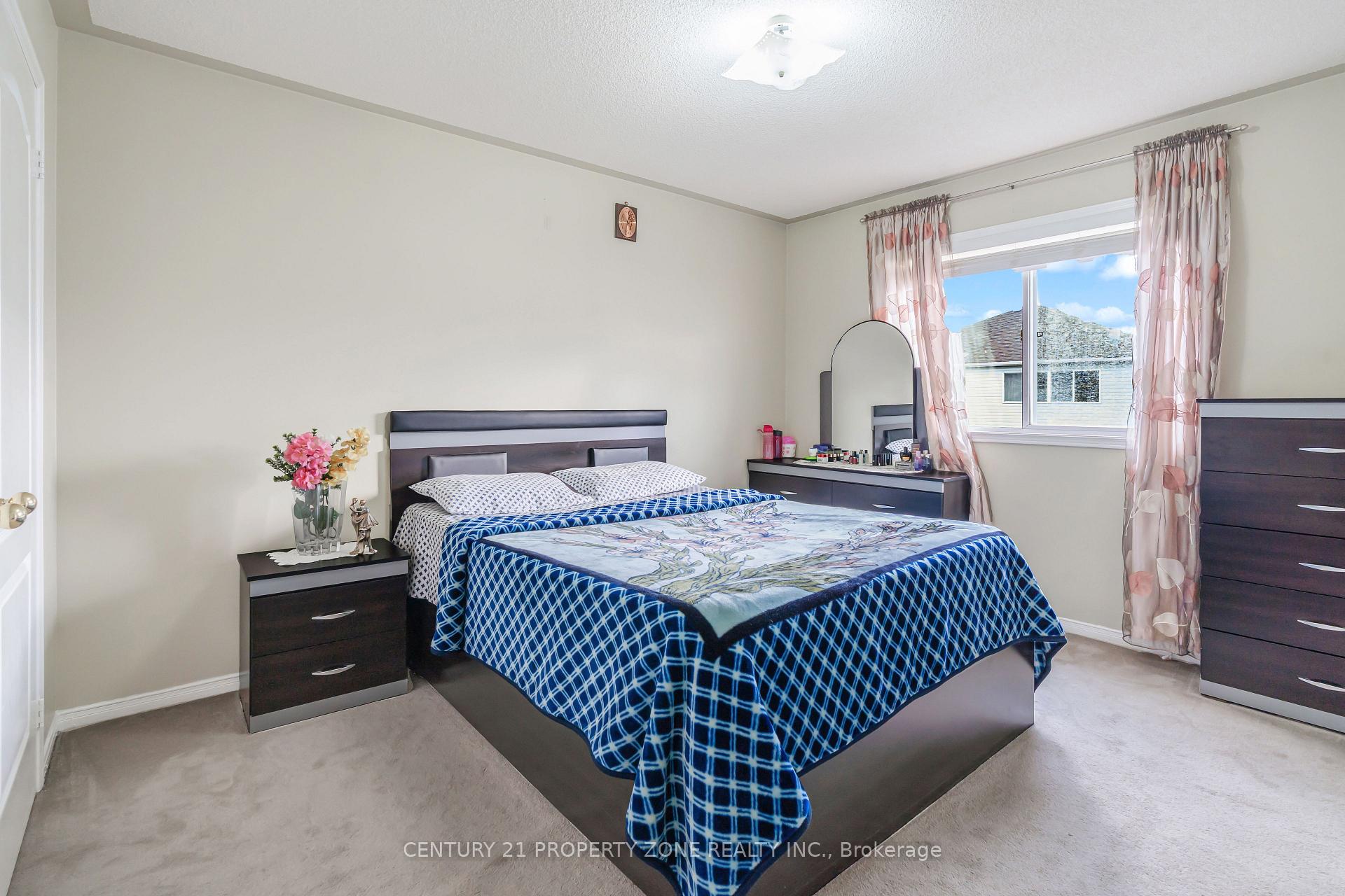 Photo 38 of 51 Bunchberry Way, Brampton, Sandringham-Wellington — HOMEH