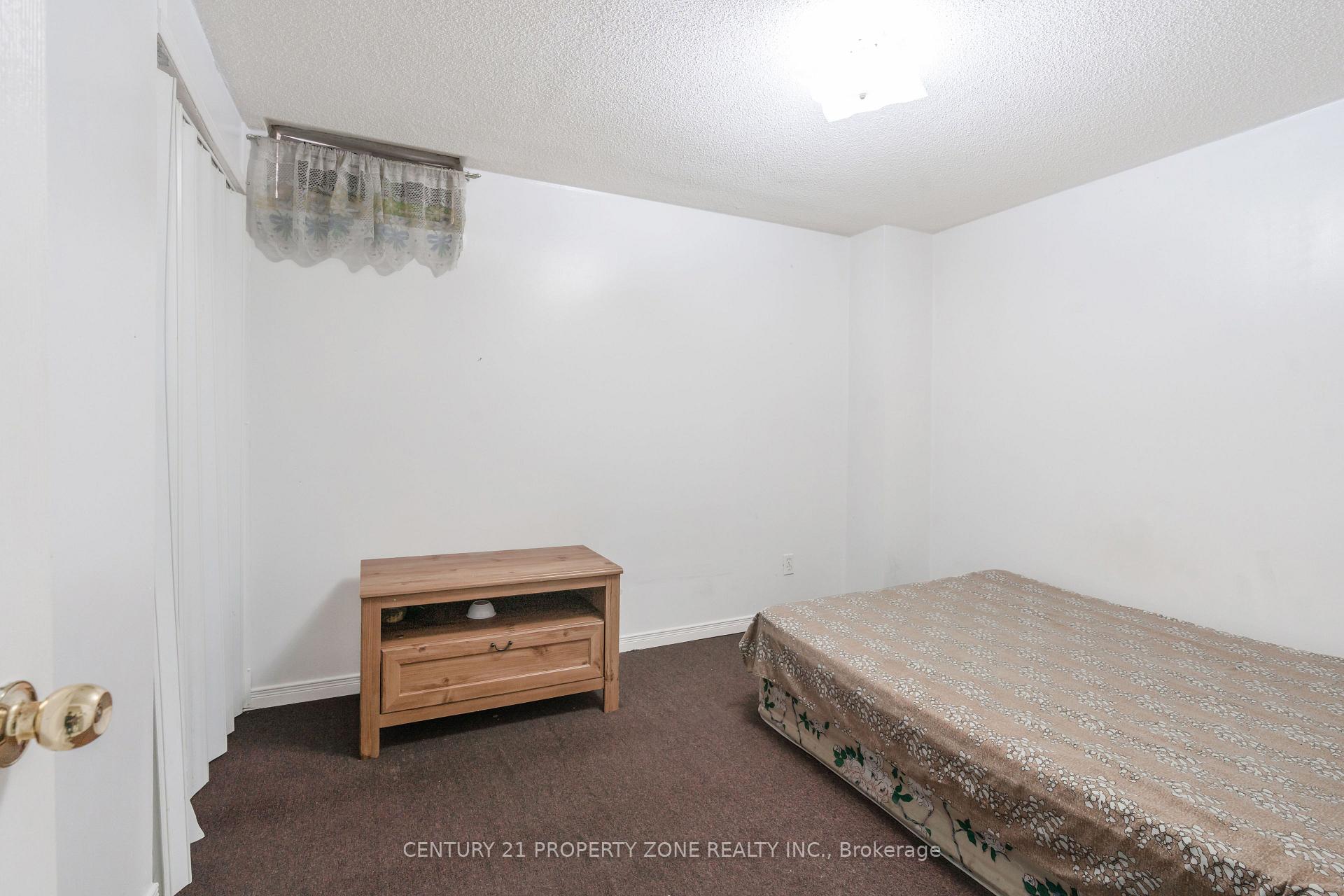 Photo 39 of 51 Bunchberry Way, Brampton, Sandringham-Wellington — HOMEH
