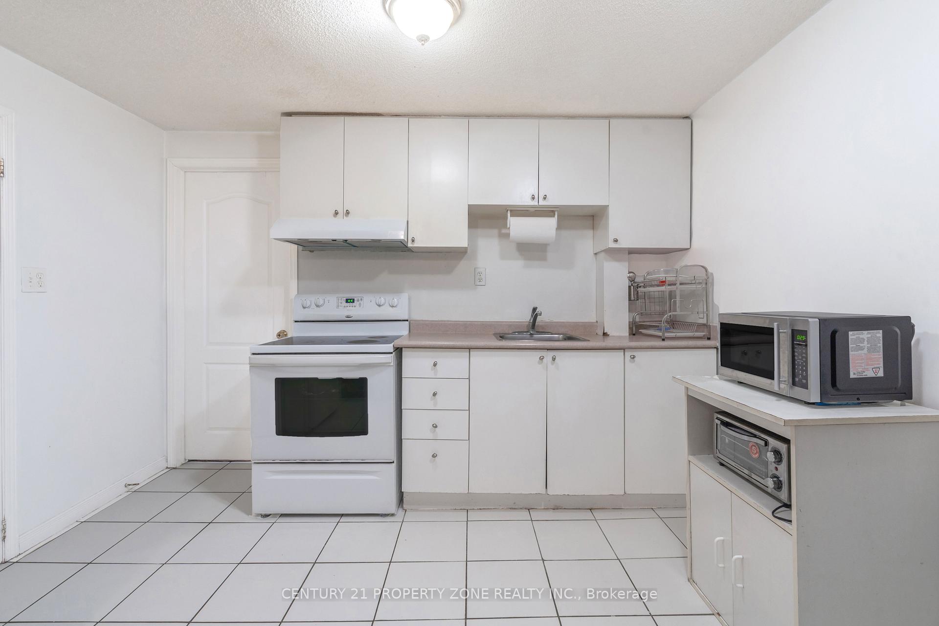 Photo 42 of 51 Bunchberry Way, Brampton, Sandringham-Wellington — HOMEH