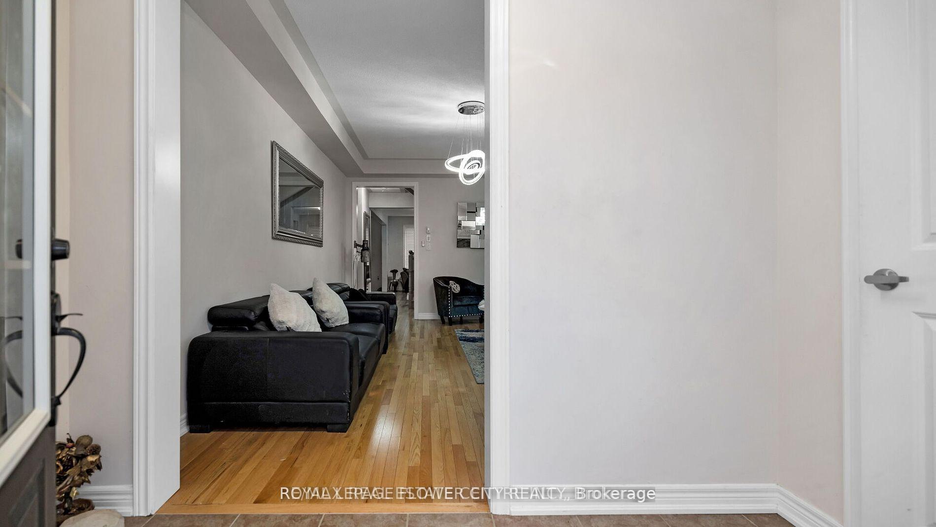 Photo 3 of 38 Clunburry Road, Brampton, Northwest Brampton — HOMEH