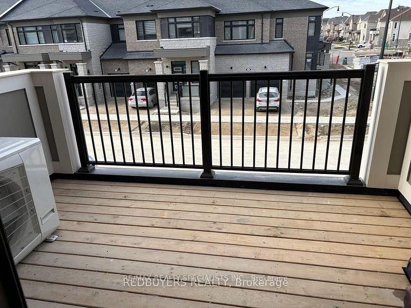 Photo 4 of 45 Keppel Circle S, Brampton, Northwest Brampton — HOMEH