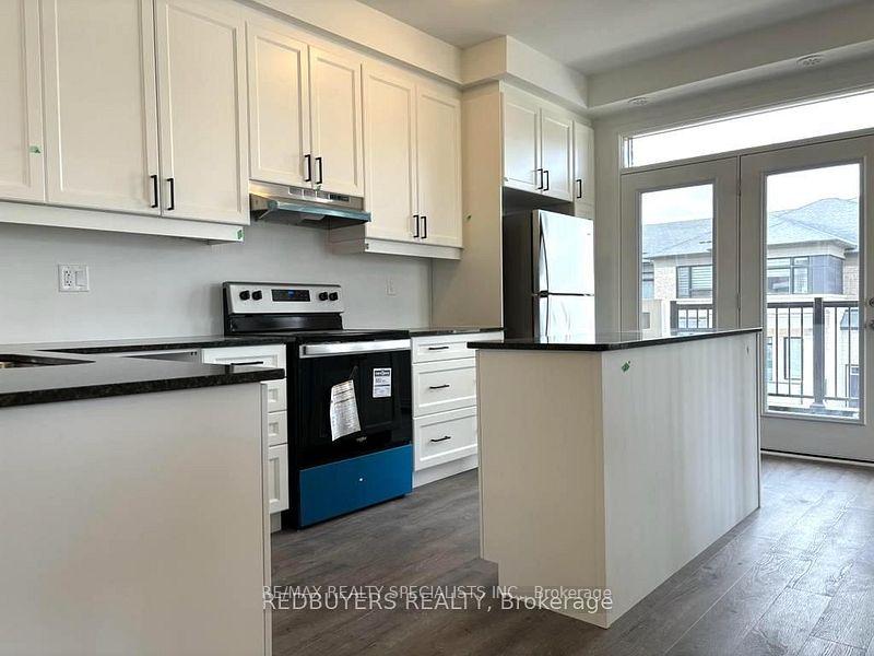 Photo 3 of 45 Keppel Circle S, Brampton, Northwest Brampton — HOMEH