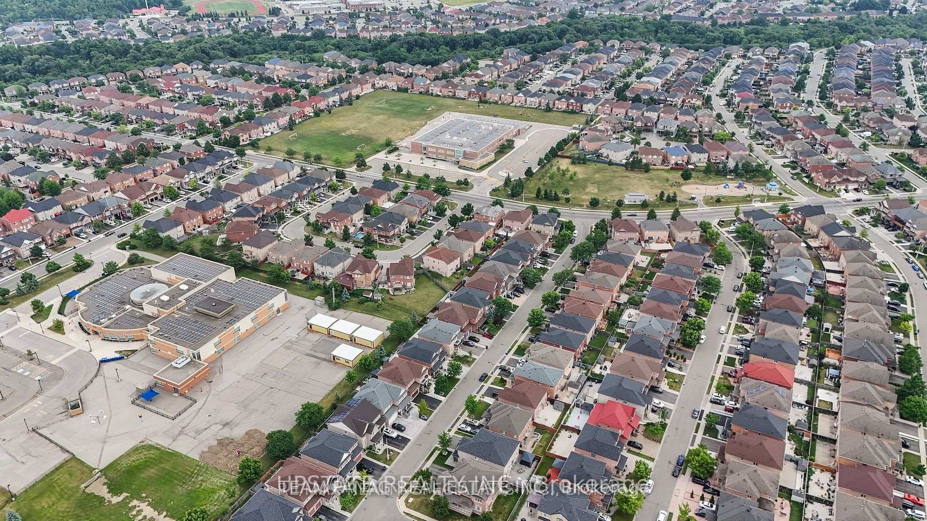 Photo 33 of 8 Klondike Trail, Brampton, Sandringham-Wellington — HOMEH