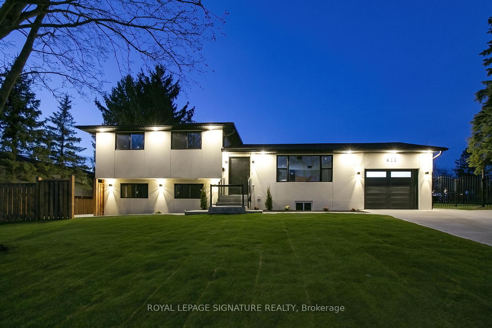 Front of 633 Green Meadow Crescent N
