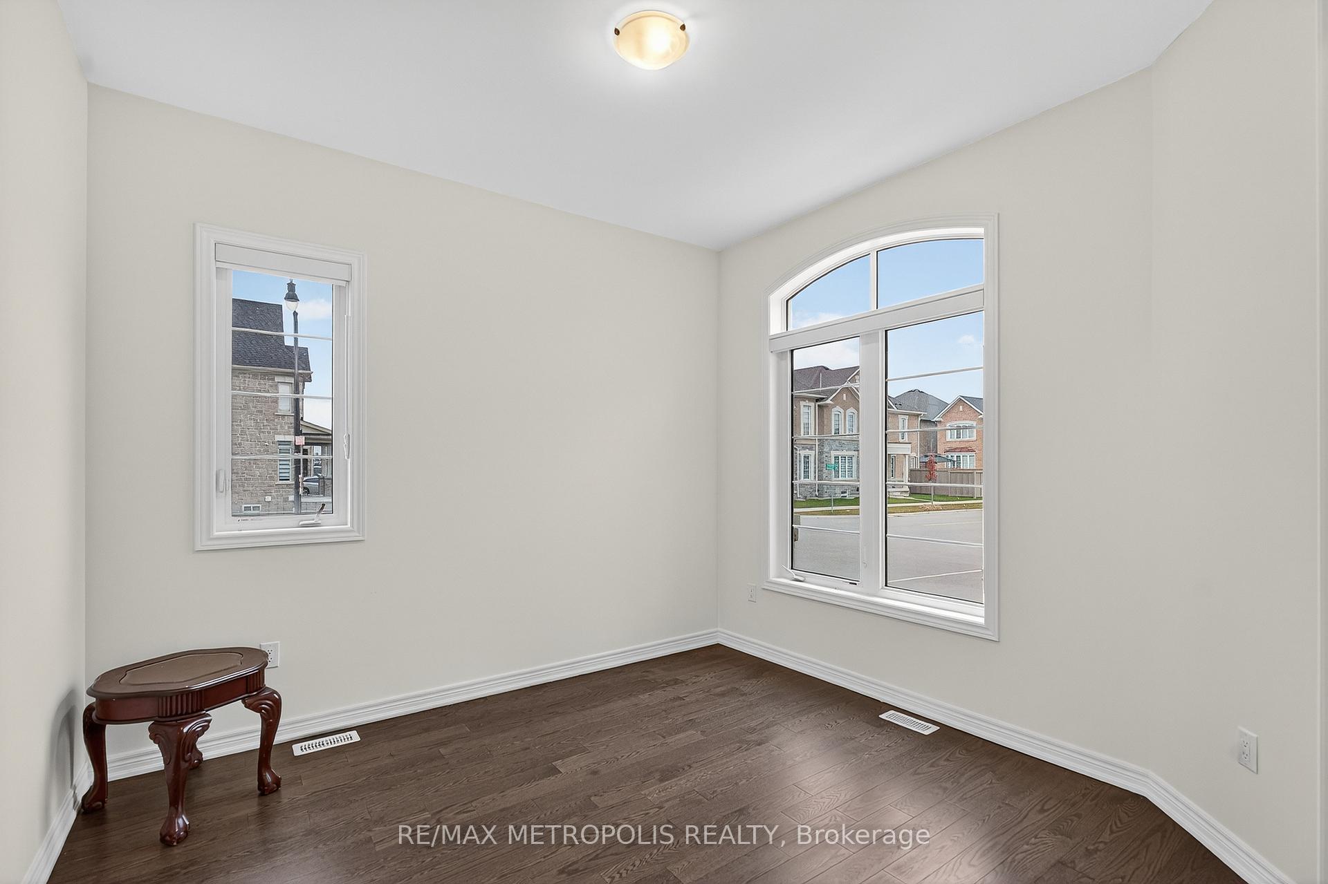 Photo 3 of Unit Upper, 31 Elverton Crescent, Brampton, Northwest Brampton — HOMEH