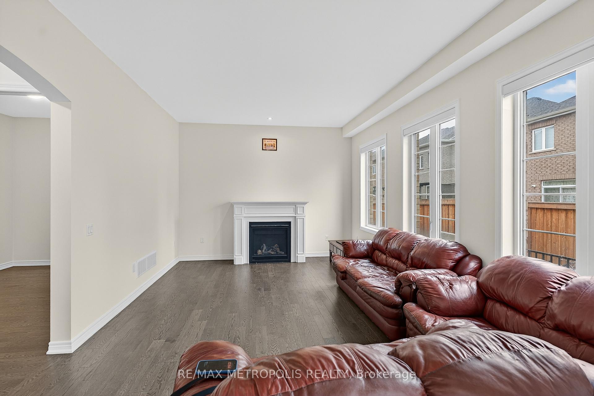 Photo 15 of Unit Upper, 31 Elverton Crescent, Brampton, Northwest Brampton — HOMEH