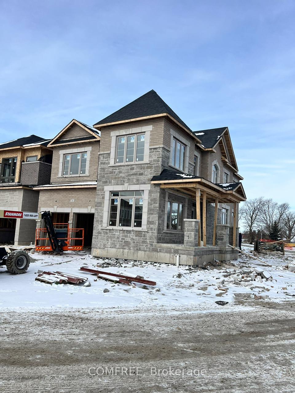 Photo 5 of 16 Fire King Drive, Whitby, Williamsburg — HOMEH