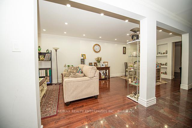 Photo 6 of 117 Sassafras Circle, Vaughan, Patterson — HOMEH