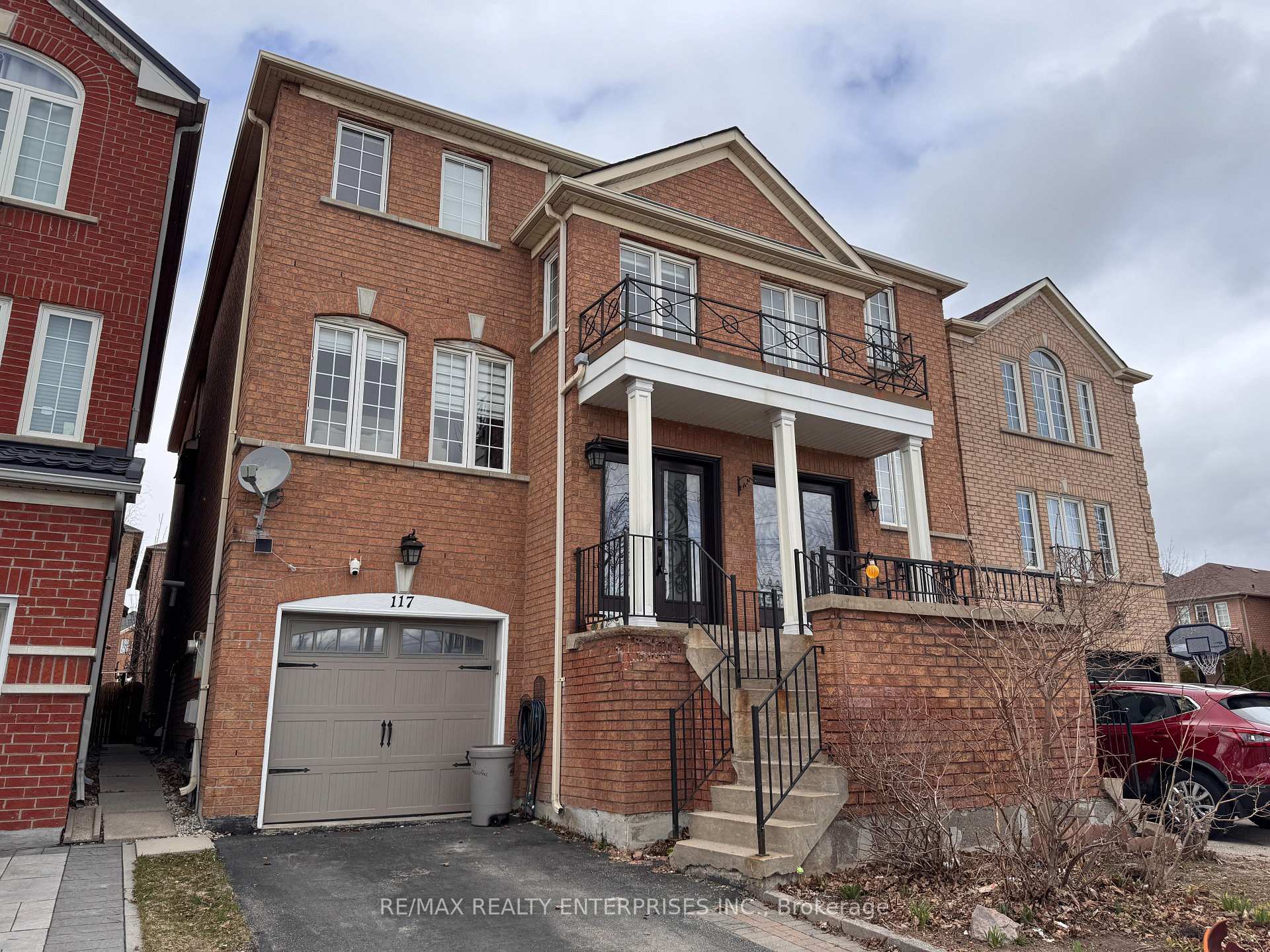 Photo 1 of 117 Sassafras Circle, Vaughan, Patterson — HOMEH