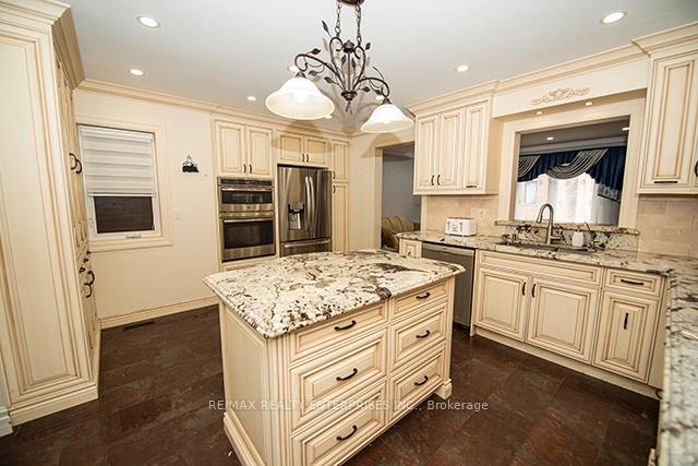 Photo 7 of 117 Sassafras Circle, Vaughan, Patterson — HOMEH