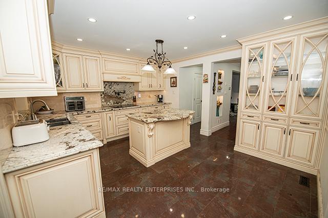 Photo 3 of 117 Sassafras Circle, Vaughan, Patterson — HOMEH