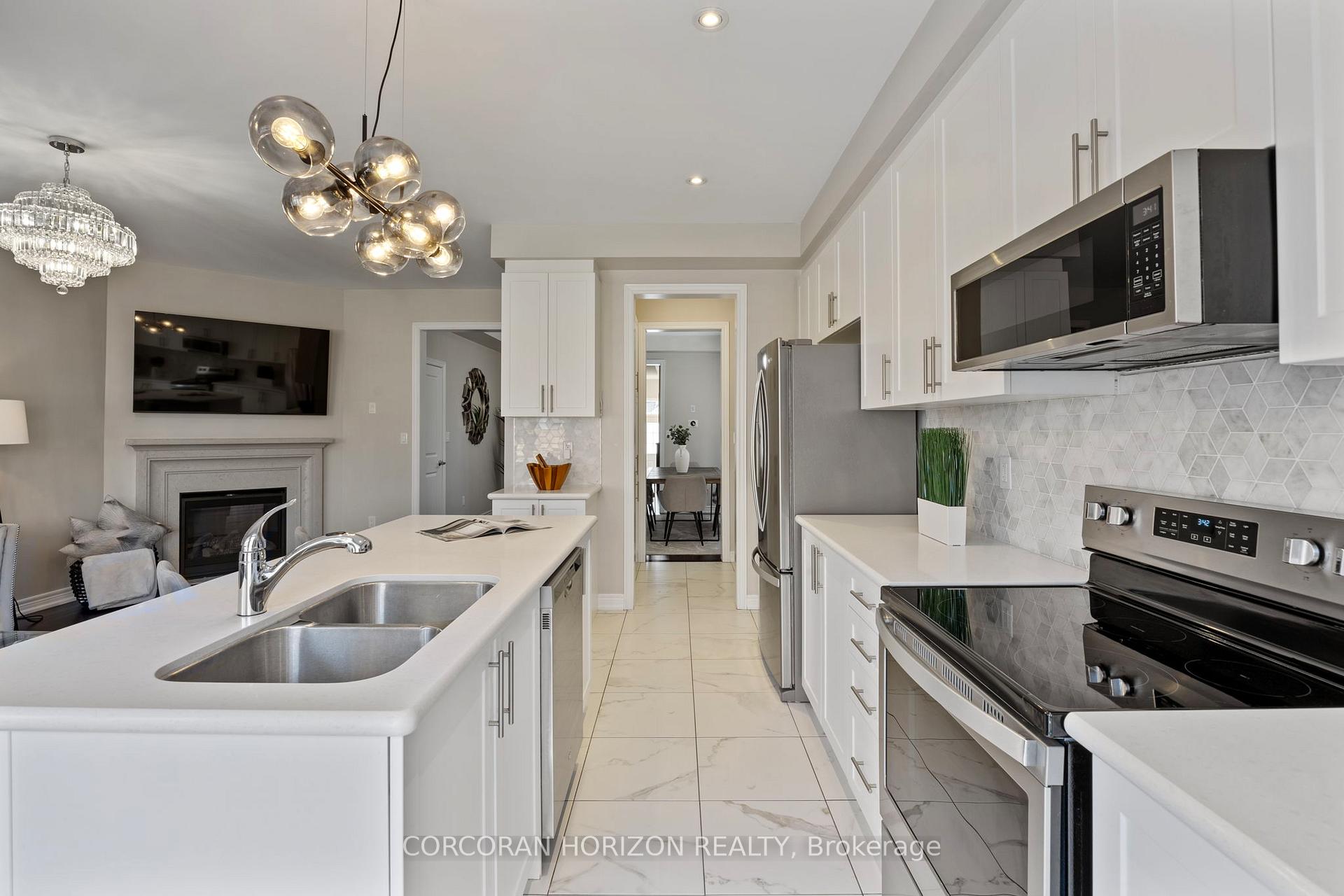 Photo 18 of 48 Louise Crescent, Whitby, Rural Whitby — HOMEH