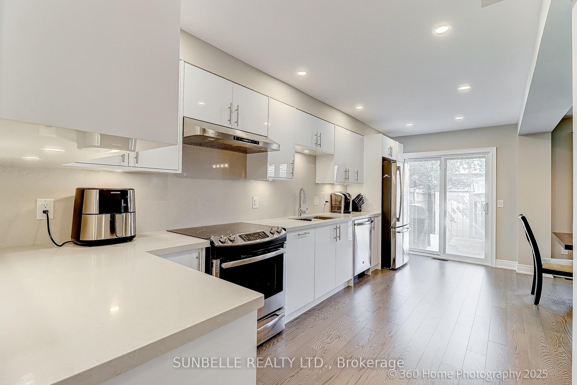 Photo 10 of 12 Stella Crescent, Caledon, Bolton East — HOMEH