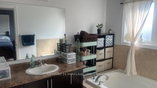 Photo 14 of 99 Holyrod Drive, Clarington, Courtice — HOMEH