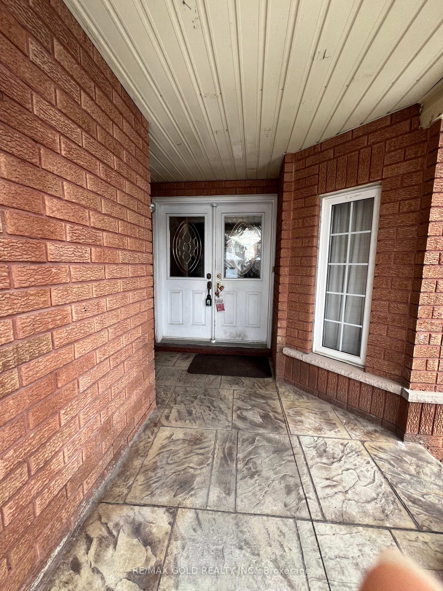 Photo 2 of 32 Mapleview Avenue, Brampton, Sandringham-Wellington — HOMEH