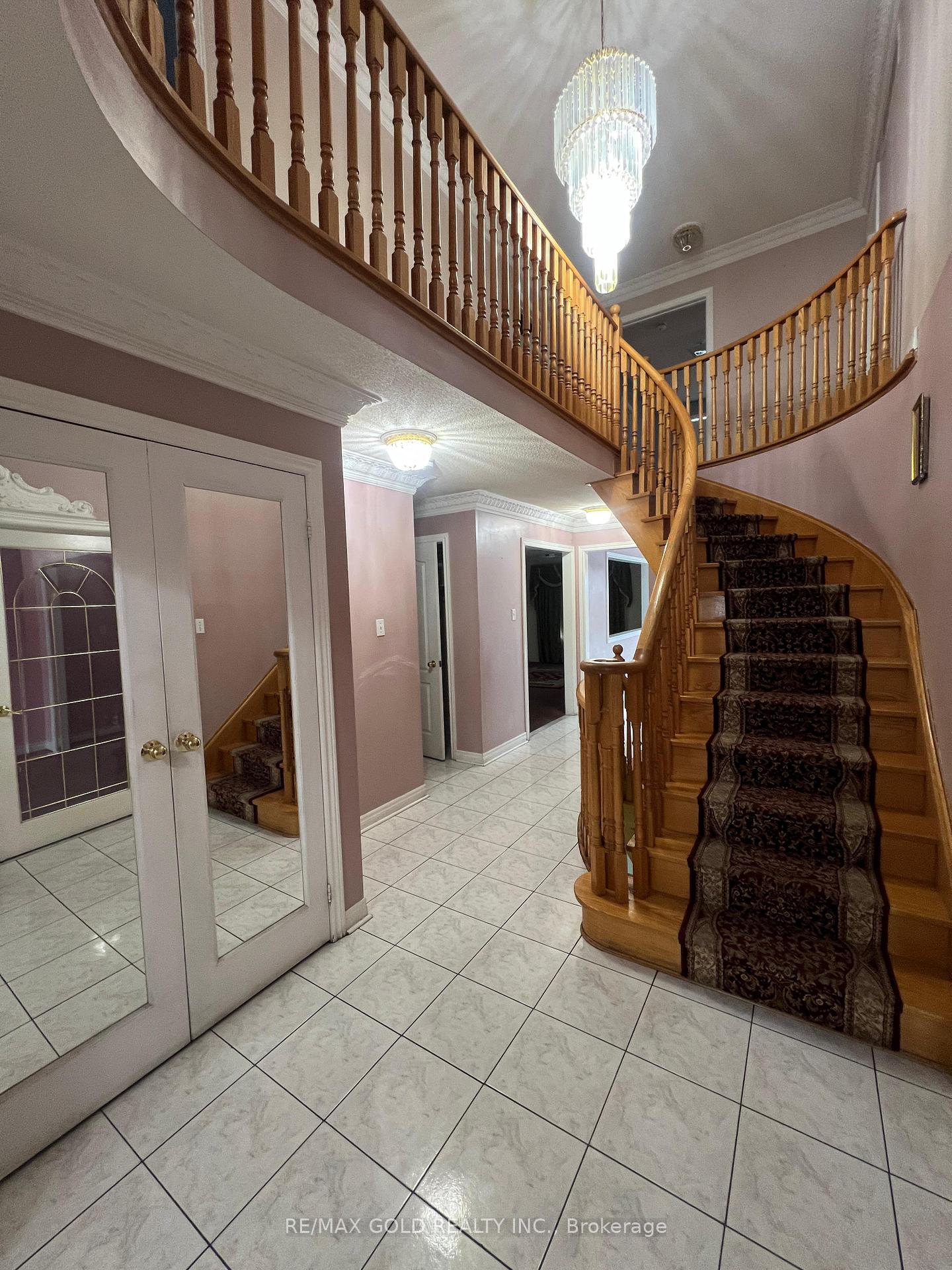 Photo 10 of 32 Mapleview Avenue, Brampton, Sandringham-Wellington — HOMEH