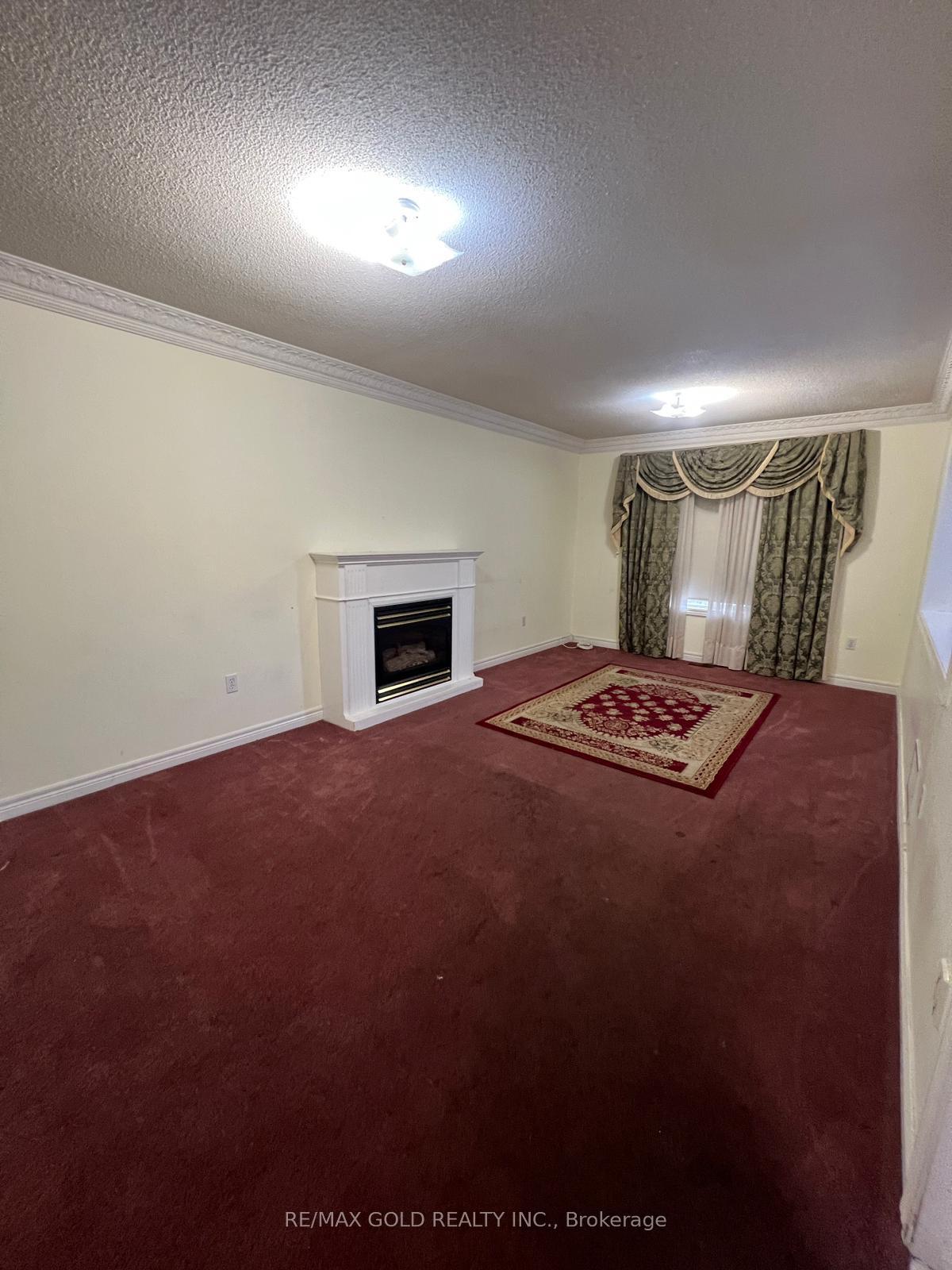 Photo 6 of 32 Mapleview Avenue, Brampton, Sandringham-Wellington — HOMEH