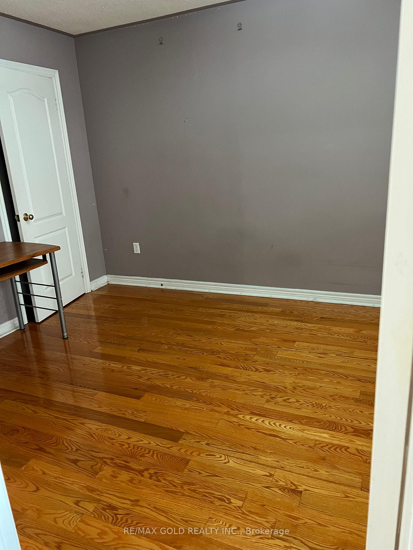 Photo 5 of 32 Mapleview Avenue, Brampton, Sandringham-Wellington — HOMEH
