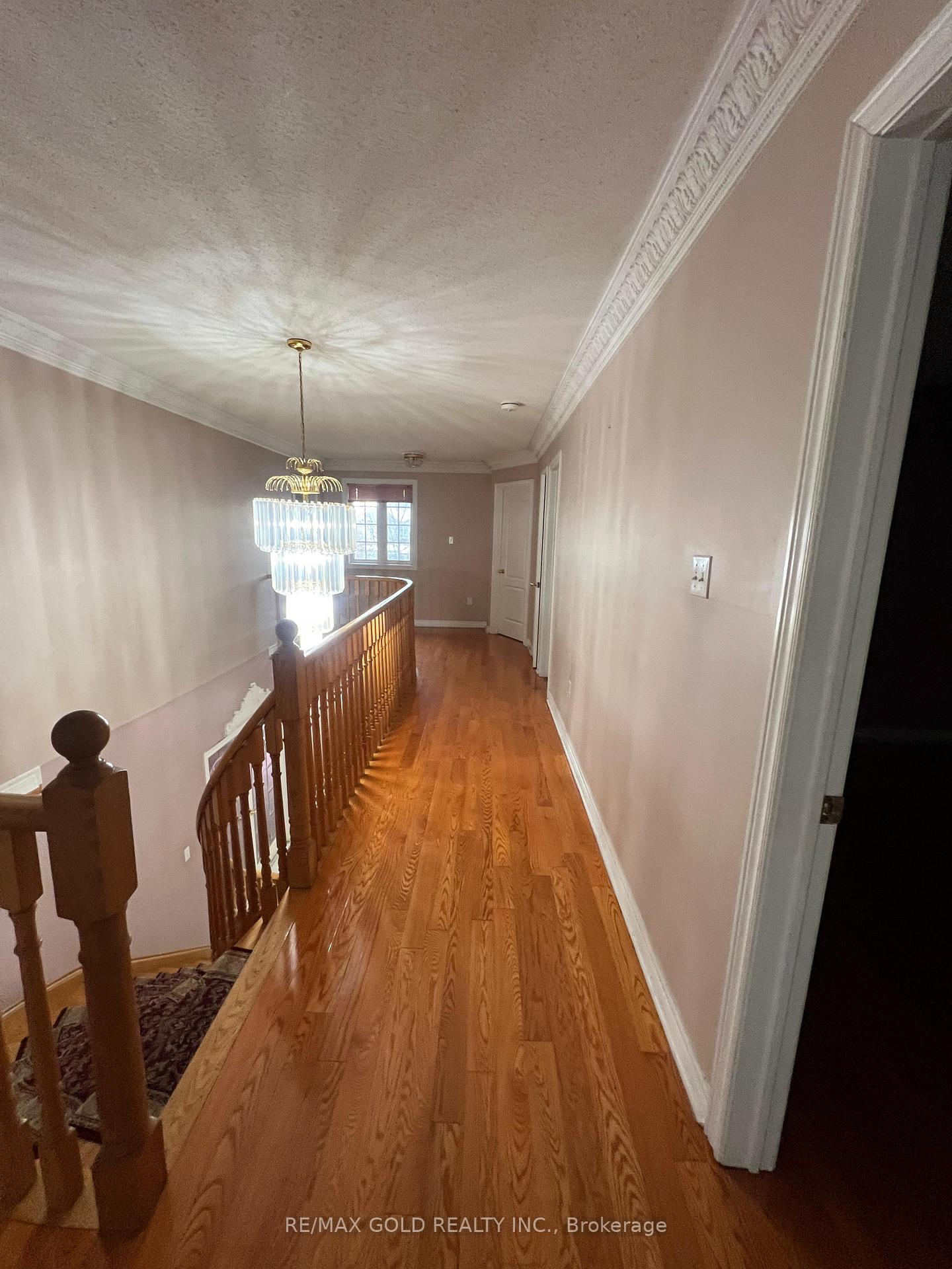 Photo 11 of 32 Mapleview Avenue, Brampton, Sandringham-Wellington — HOMEH