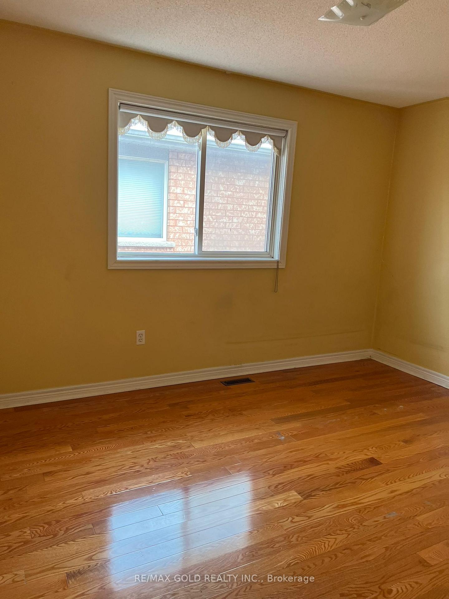 Photo 18 of 32 Mapleview Avenue, Brampton, Sandringham-Wellington — HOMEH