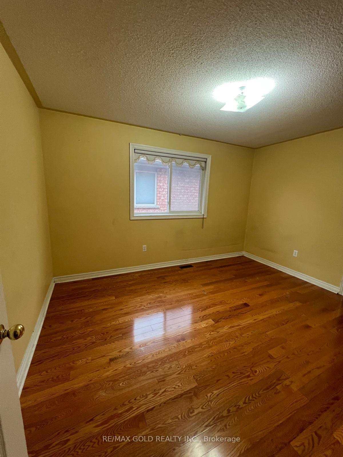 Photo 19 of 32 Mapleview Avenue, Brampton, Sandringham-Wellington — HOMEH