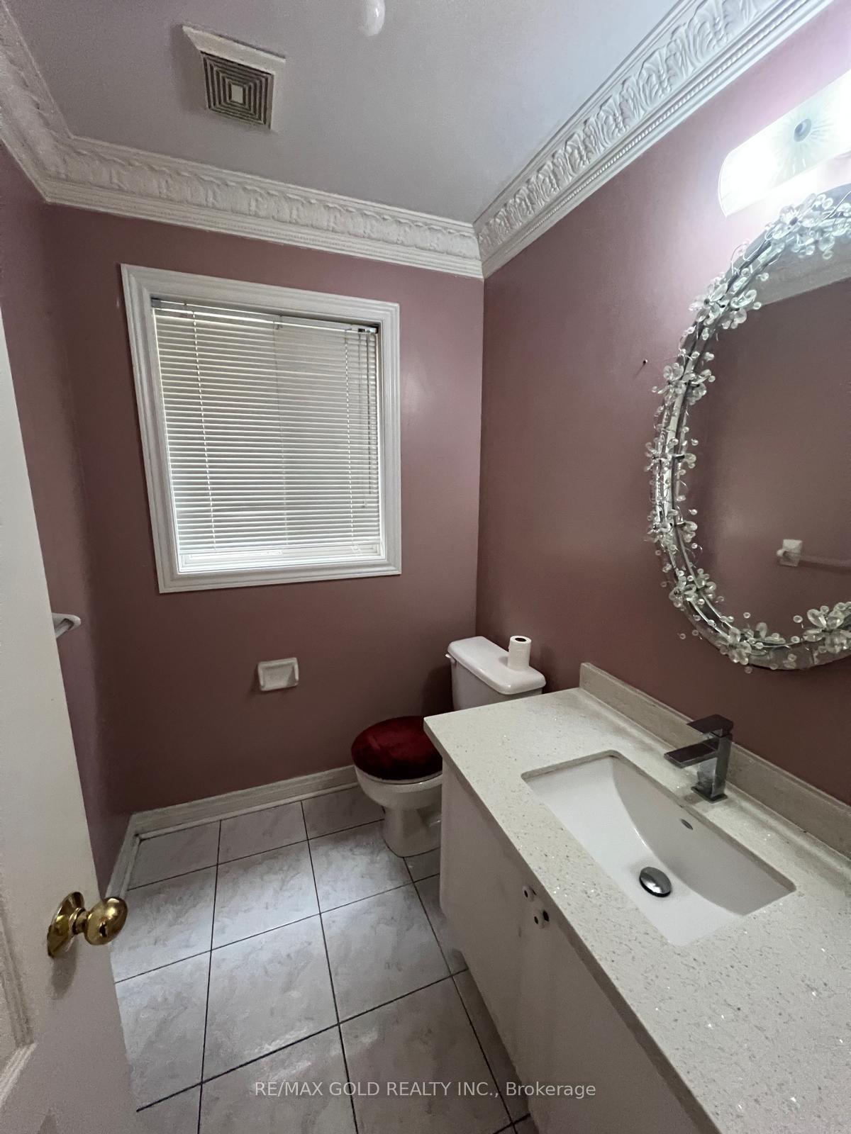 Photo 12 of 32 Mapleview Avenue, Brampton, Sandringham-Wellington — HOMEH