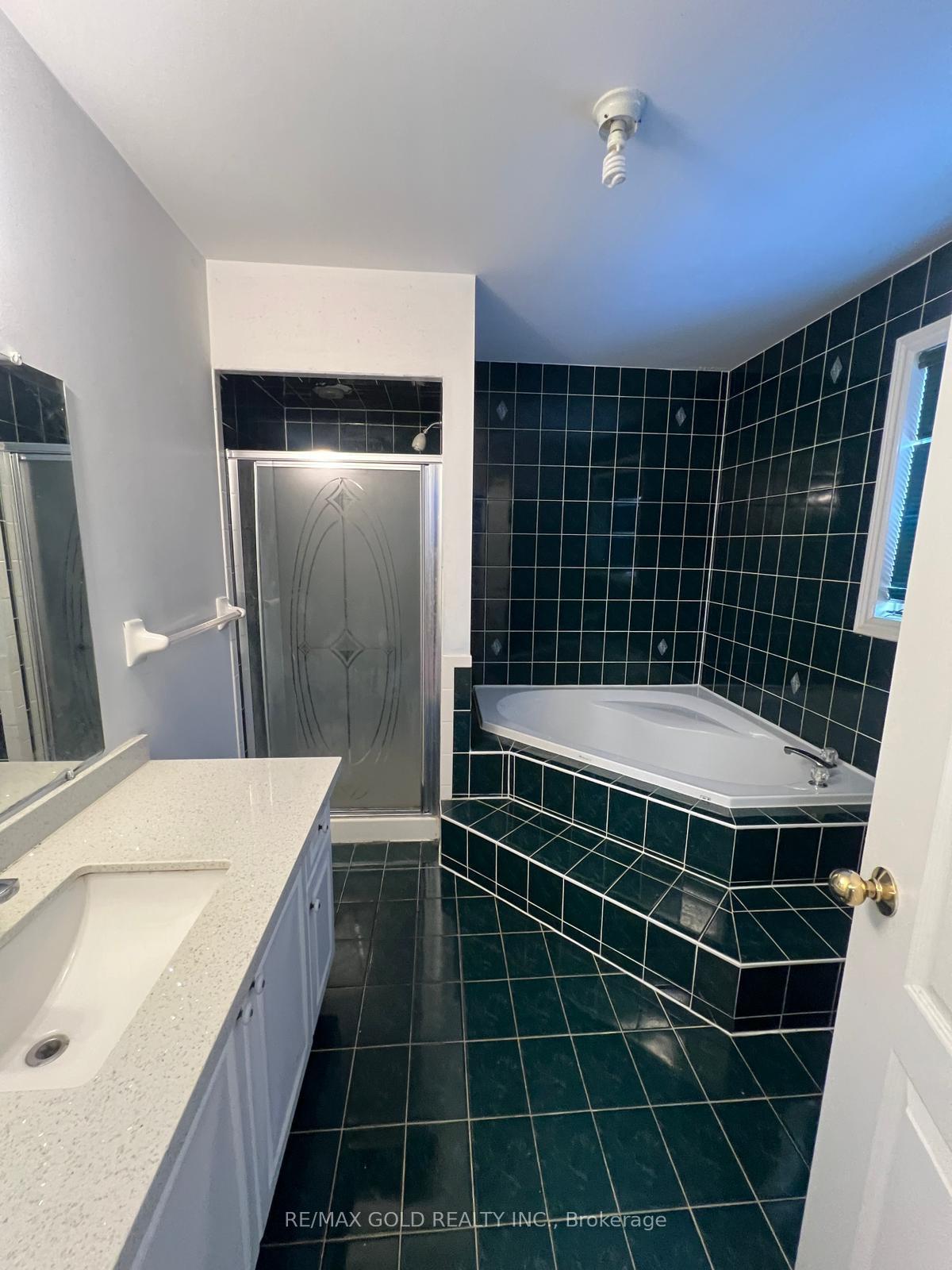 Photo 16 of 32 Mapleview Avenue, Brampton, Sandringham-Wellington — HOMEH